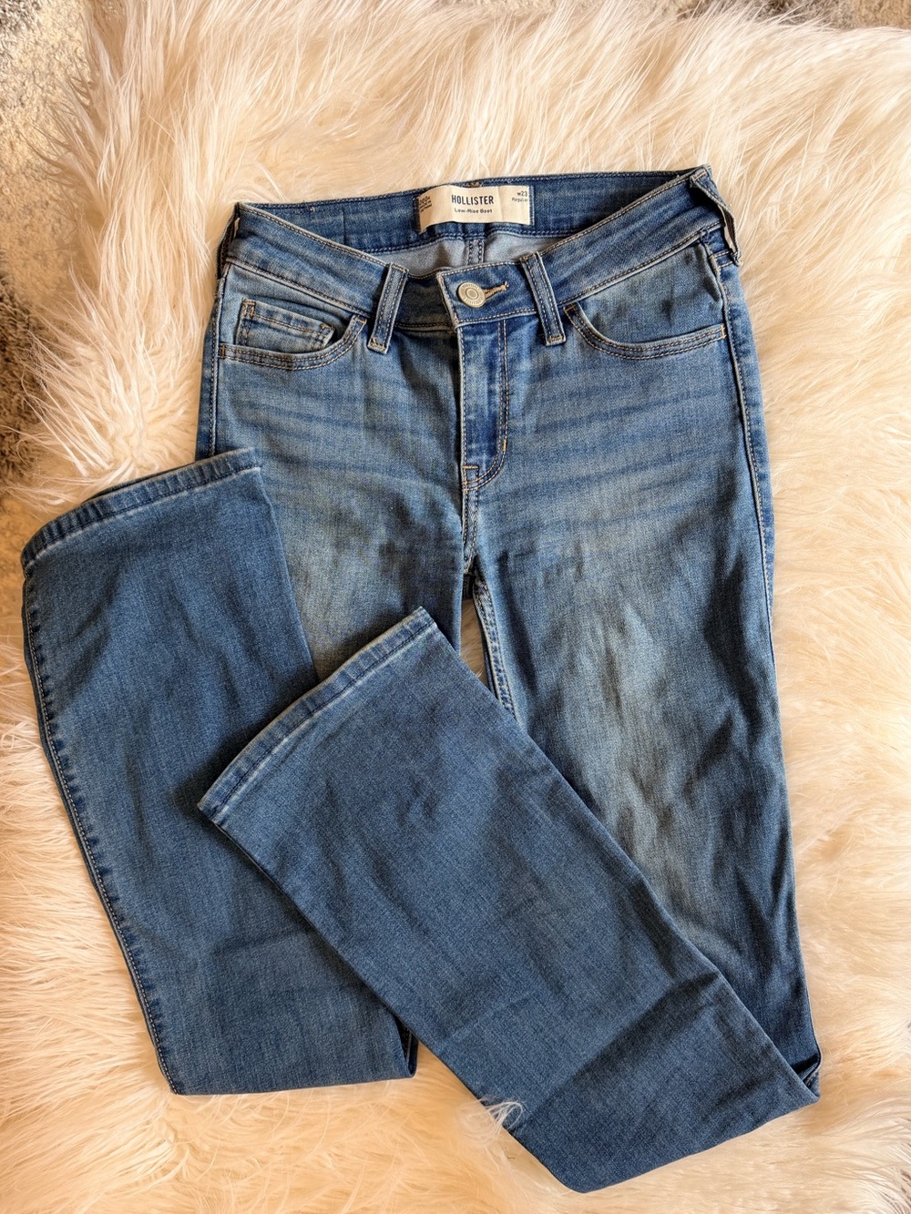 Hollister Women's Straight Leg Medium Blue Denim Jeans